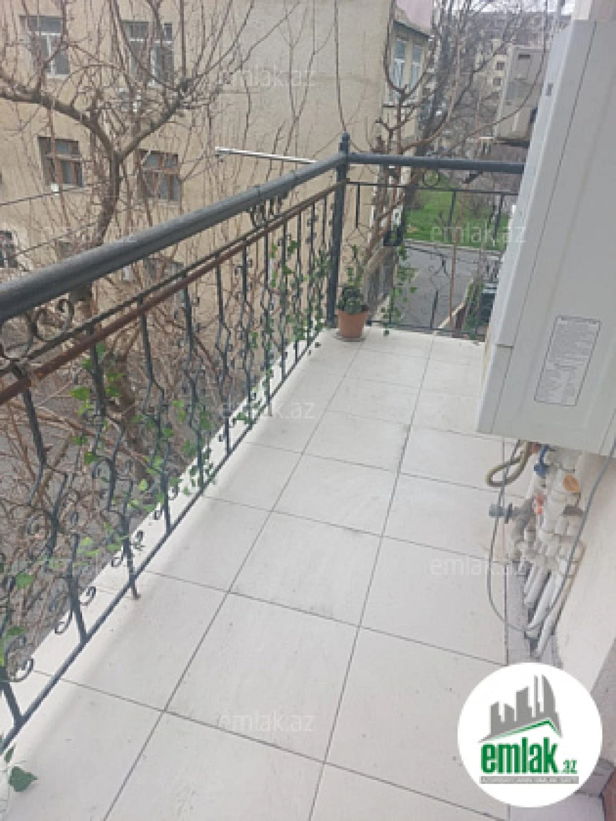 Satılır 2 otaqlı köhnə tikili 56 m²