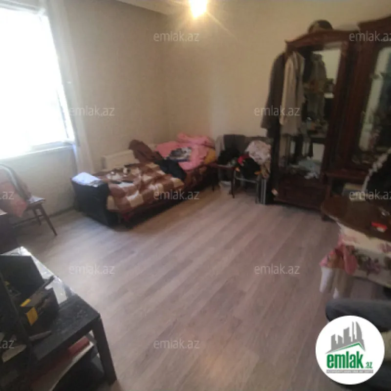 Satılır 2 otaqlı köhnə tikili 56 m²
