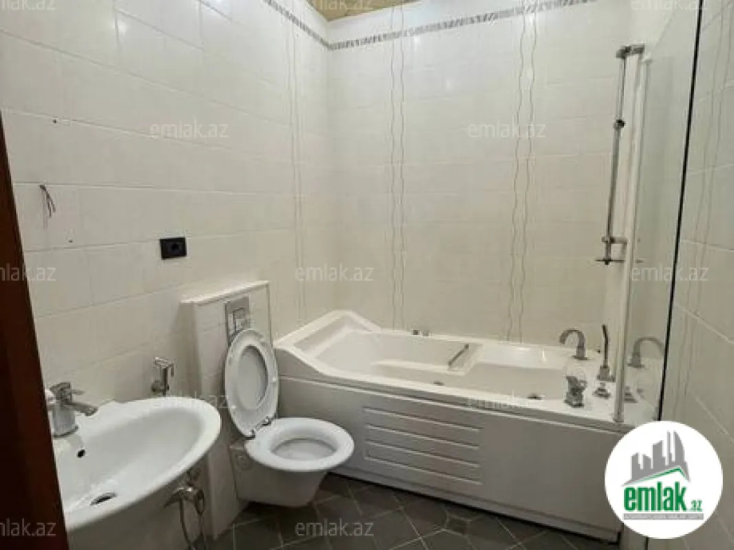 Satılır 3 otaqlı yeni tikili 138 m²