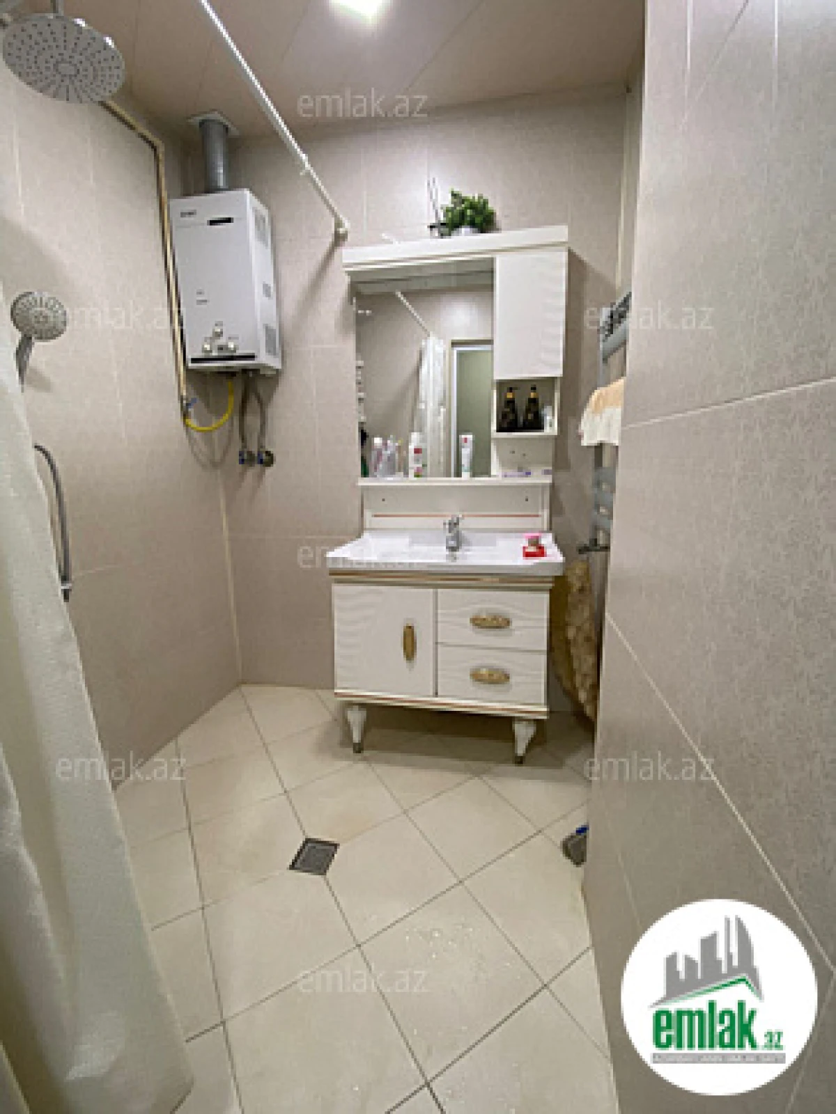 Satılır 5 otaqlı köhnə tikili 110 m²