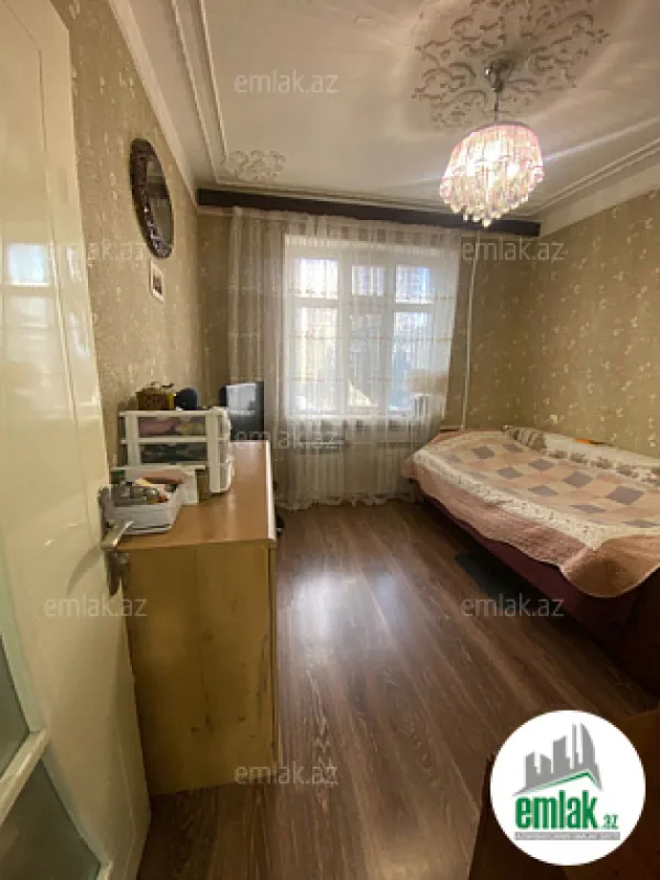 Satılır 5 otaqlı köhnə tikili 110 m²