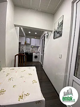 Satılır 5 otaqlı köhnə tikili 110 m²