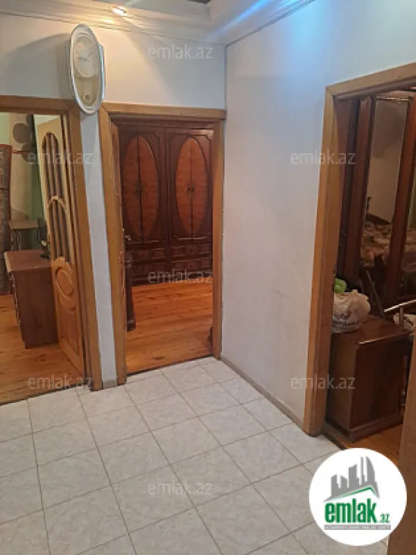 Satılır 3 otaqlı köhnə tikili 75 m²