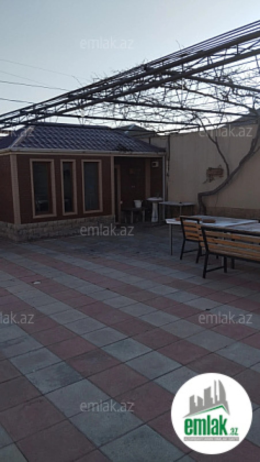 Satılır 5 otaqlı həyət evi 300 m²
