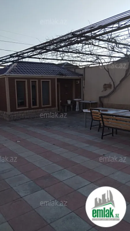 Satılır 5 otaqlı həyət evi 300 m²