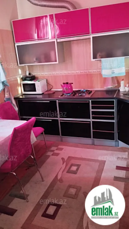 Satılır 5 otaqlı həyət evi 300 m²