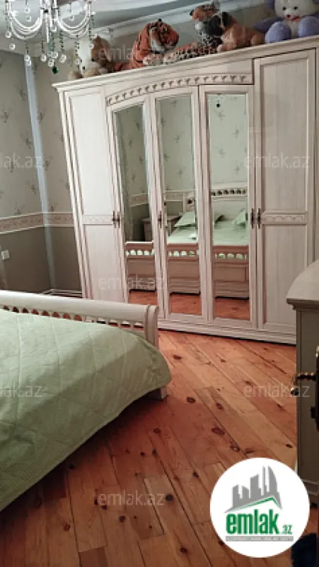 Satılır 5 otaqlı həyət evi 300 m²