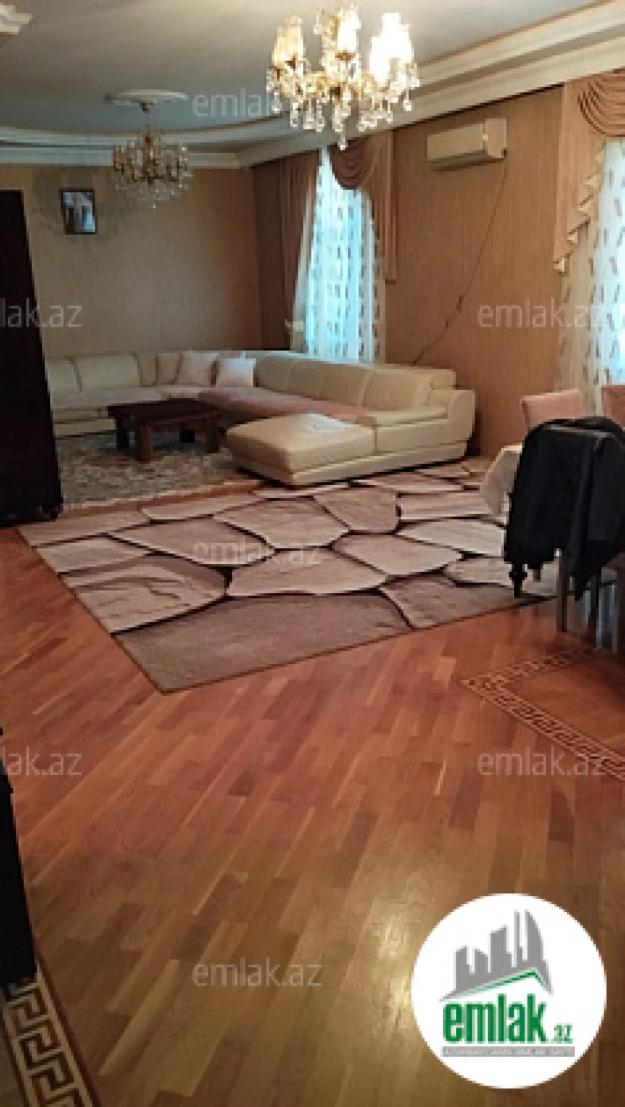 Satılır 5 otaqlı həyət evi 300 m²