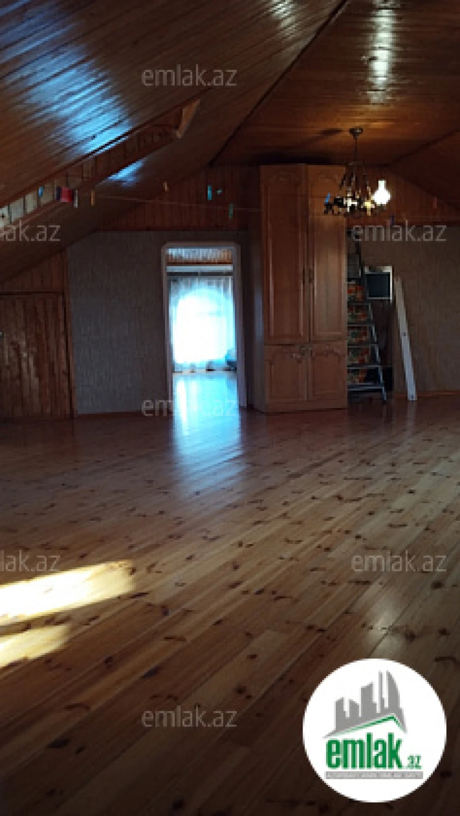 Satılır 5 otaqlı həyət evi 300 m²