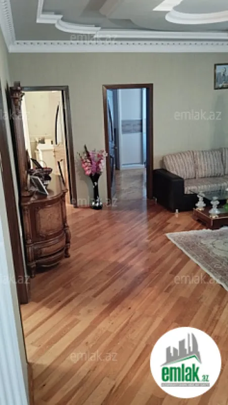 Satılır 5 otaqlı həyət evi 300 m²