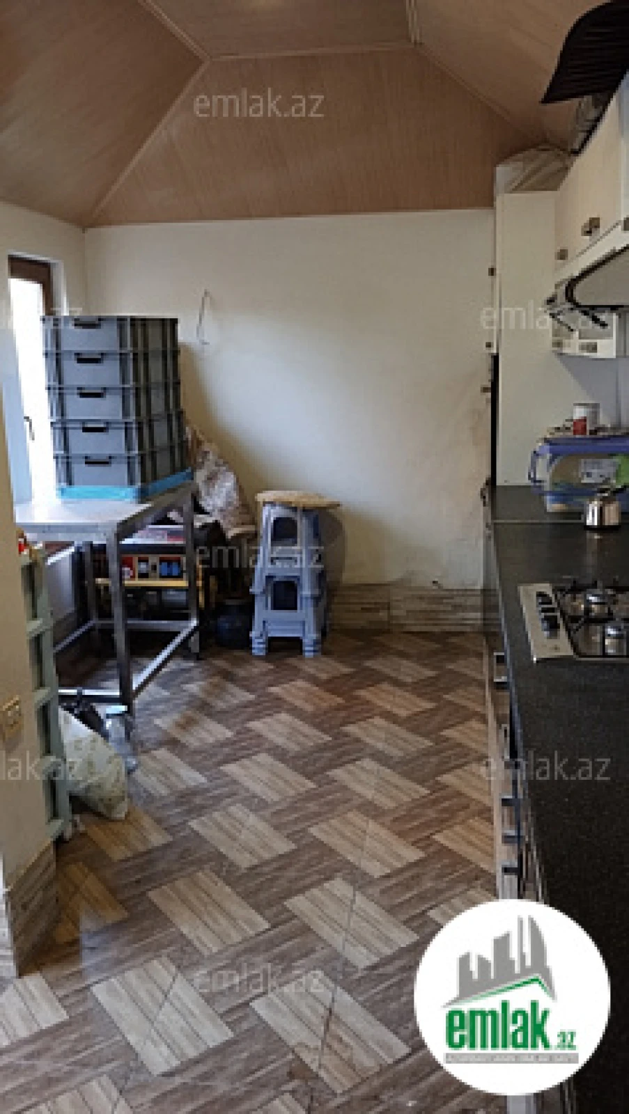 Satılır 5 otaqlı həyət evi 300 m²