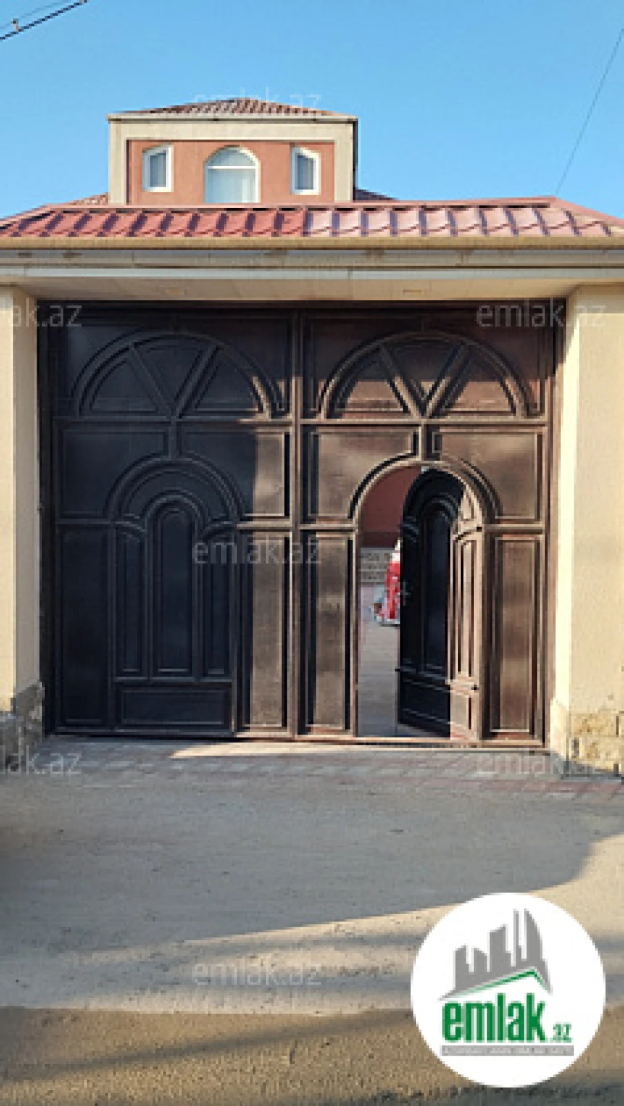 Satılır 5 otaqlı həyət evi 300 m²