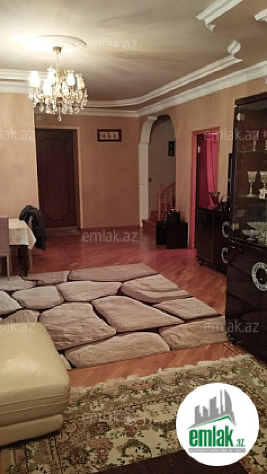 Satılır 5 otaqlı həyət evi 300 m²