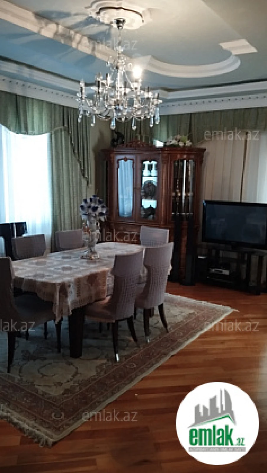 Satılır 5 otaqlı həyət evi 300 m²