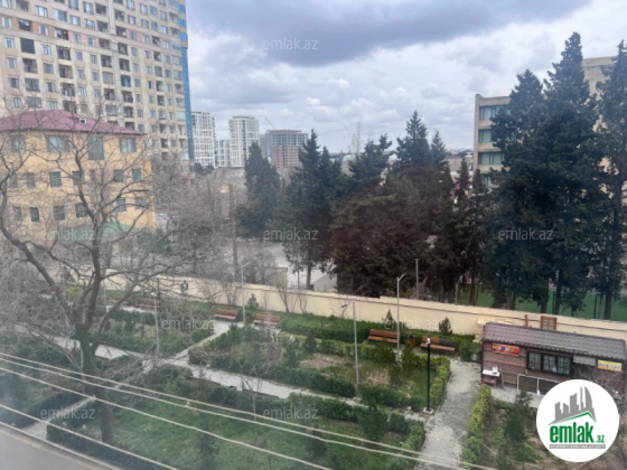 Satılır 3 otaqlı köhnə tikili 70 m²