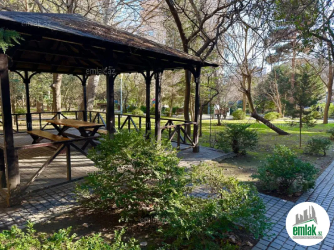 Satılır 5 otaqlı köhnə tikili 140 m²