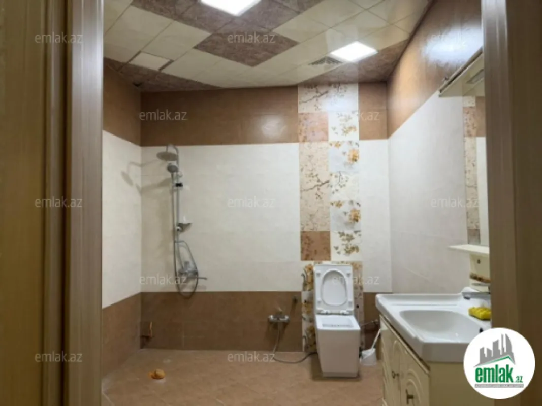 Satılır 3 otaqlı yeni tikili 130 m²