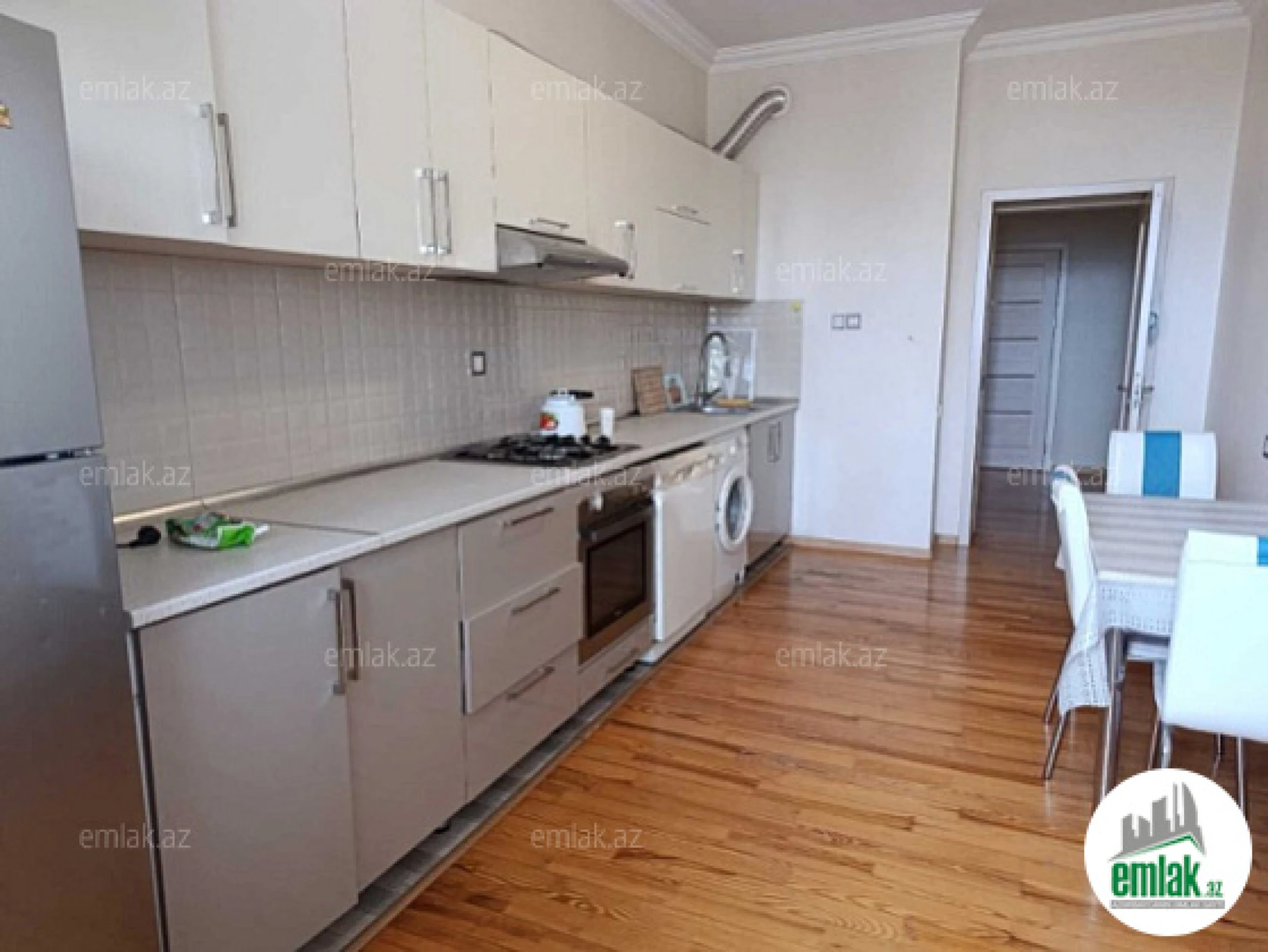 Satılır 3 otaqlı yeni tikili 130 m²