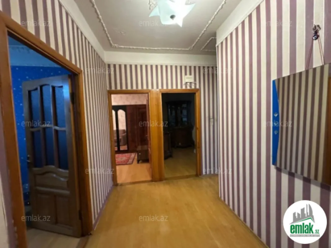 Satılır 4 otaqlı köhnə tikili 110 m²