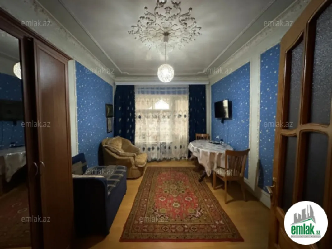 Satılır 4 otaqlı köhnə tikili 110 m²