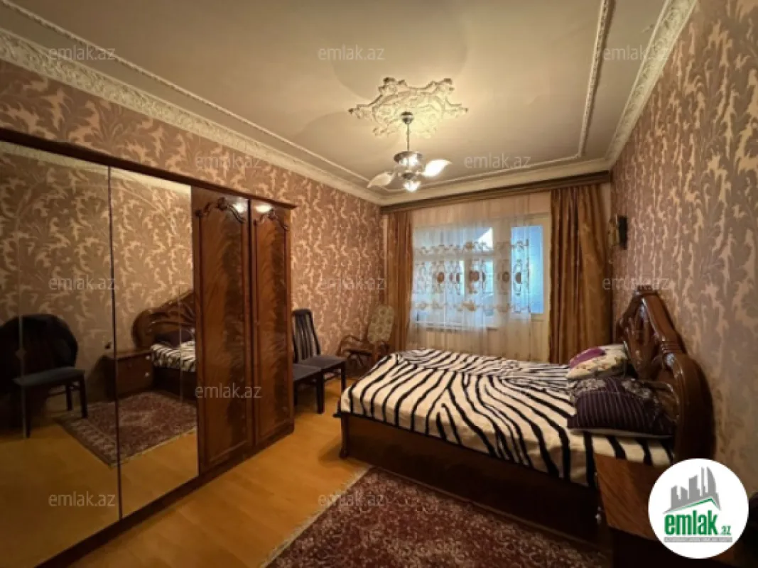 Satılır 4 otaqlı köhnə tikili 110 m²