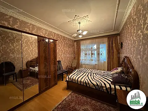 Satılır 4 otaqlı köhnə tikili 110 m²