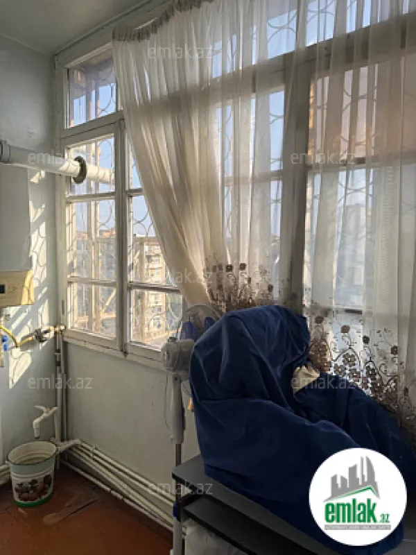 Satılır 4 otaqlı köhnə tikili 110 m²