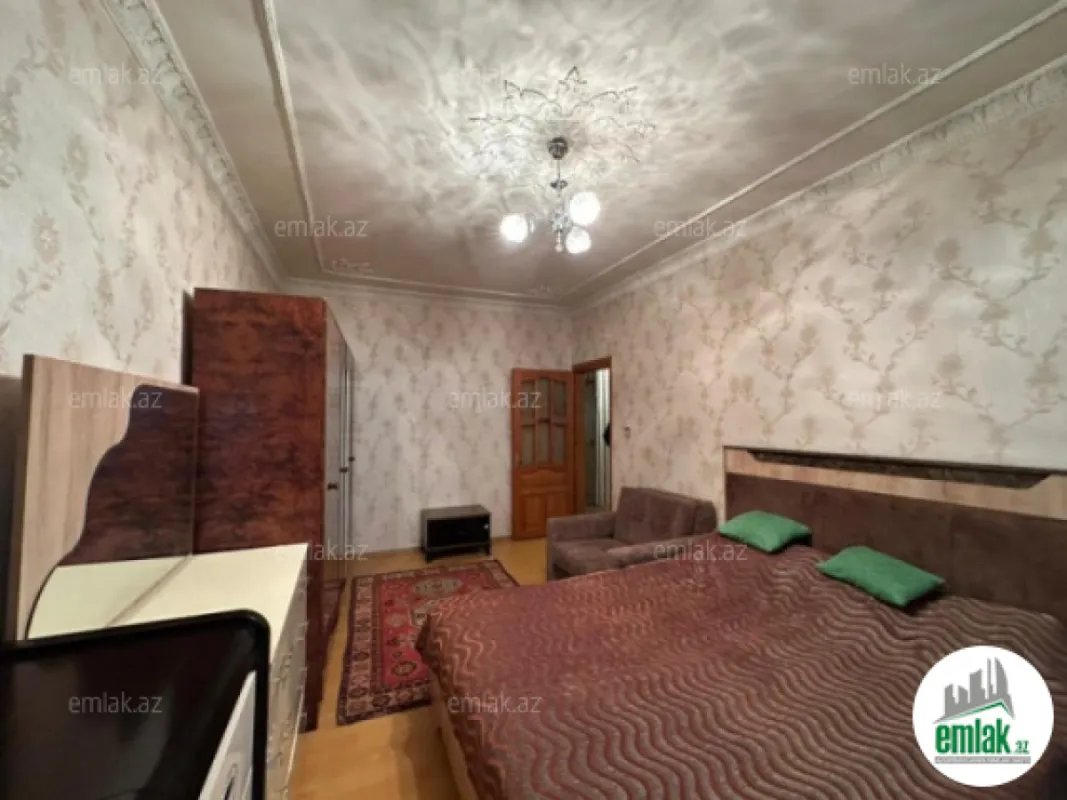 Satılır 4 otaqlı köhnə tikili 110 m²