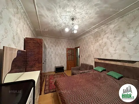 Satılır 4 otaqlı köhnə tikili 110 m²