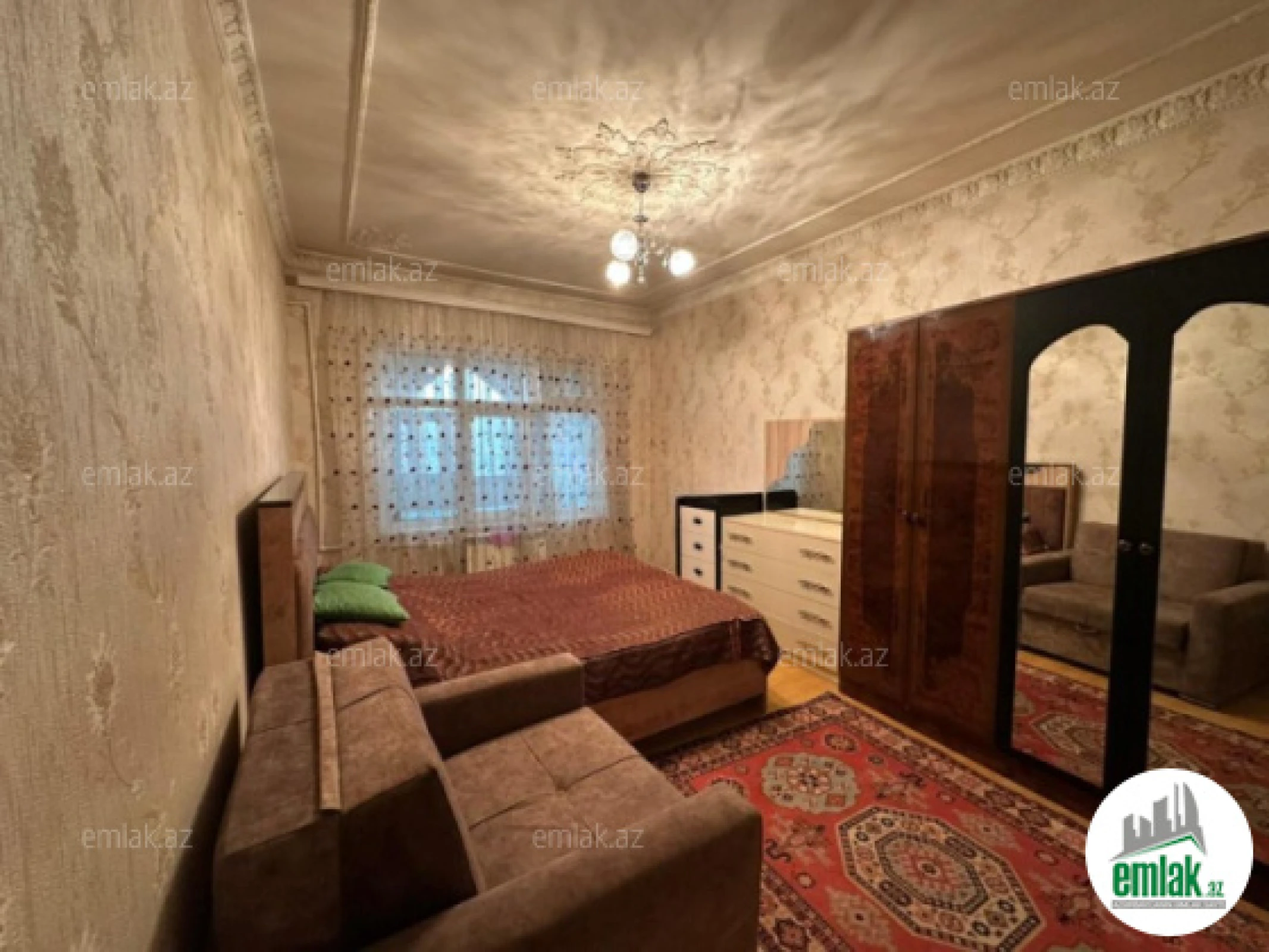 Satılır 4 otaqlı köhnə tikili 110 m²