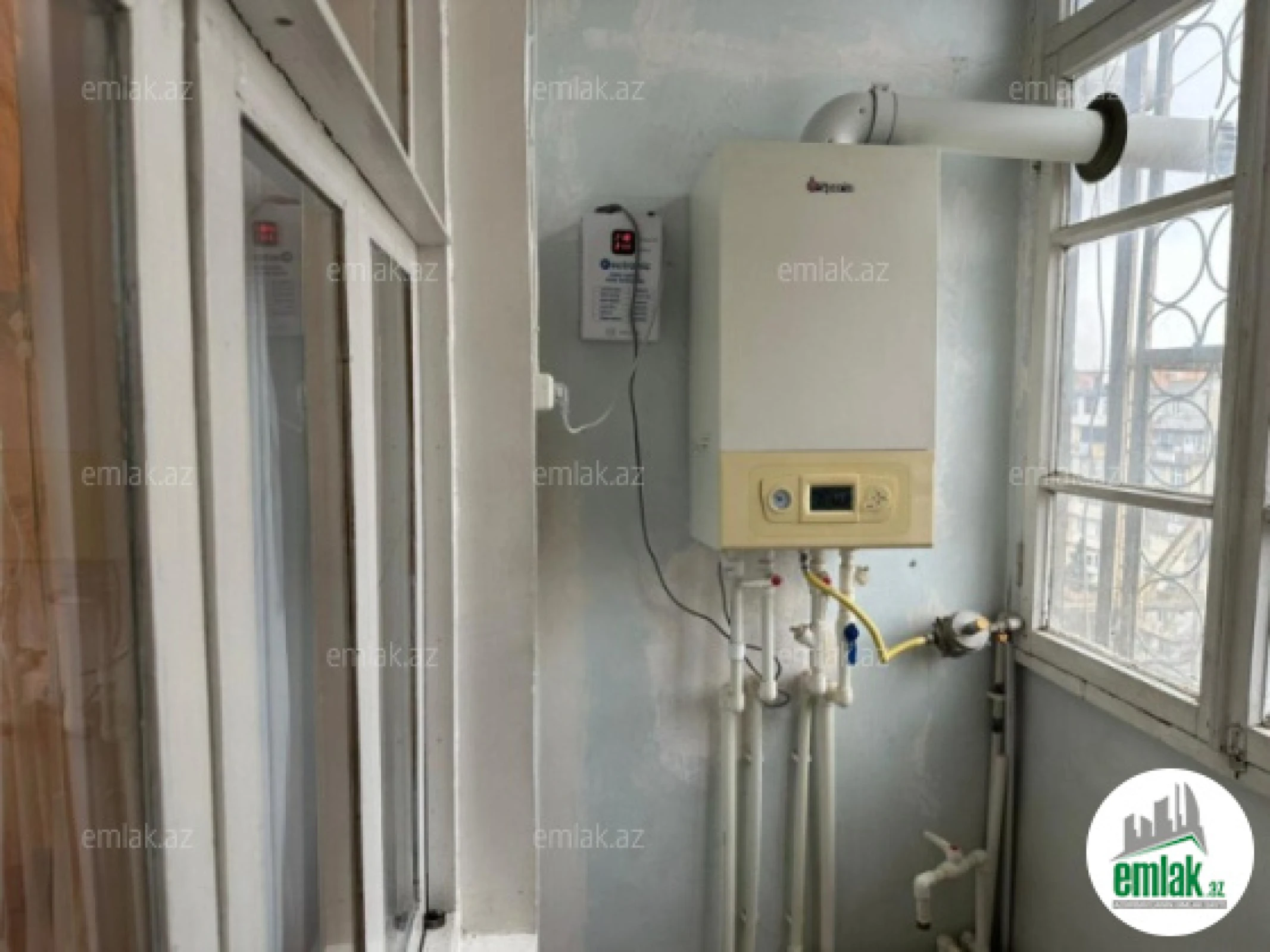 Satılır 4 otaqlı köhnə tikili 110 m²