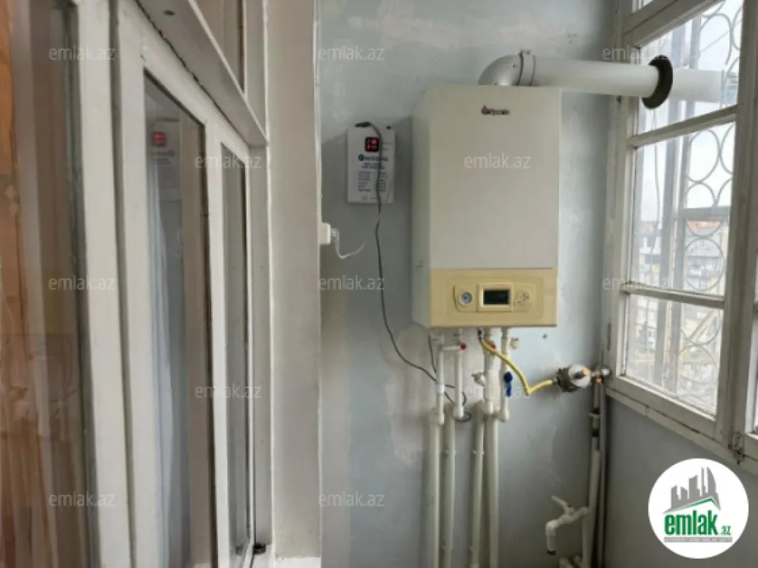 Satılır 4 otaqlı köhnə tikili 110 m²