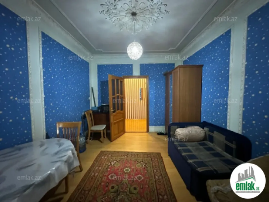 Satılır 4 otaqlı köhnə tikili 110 m²