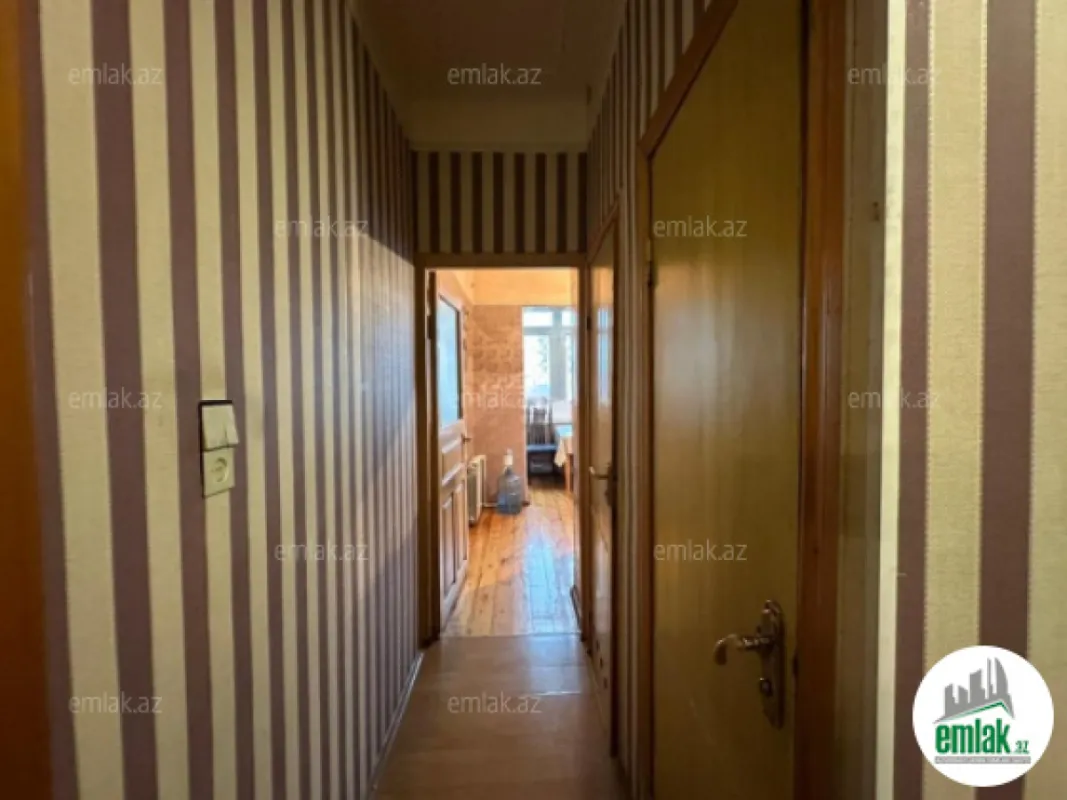 Satılır 4 otaqlı köhnə tikili 110 m²