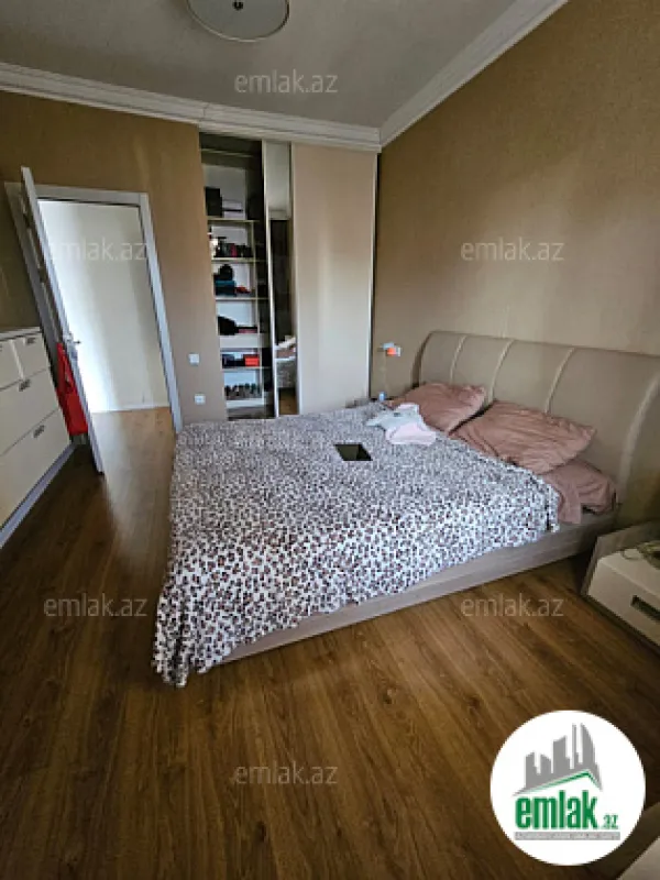 Satılır 4 otaqlı köhnə tikili 110 m²