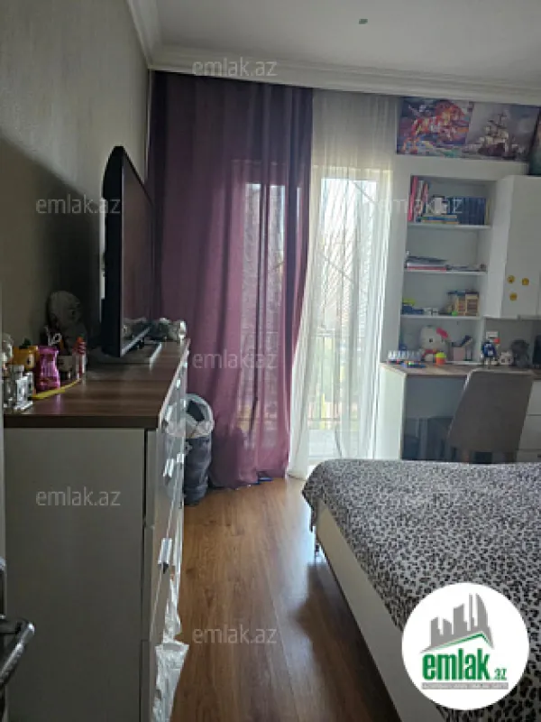 Satılır 4 otaqlı köhnə tikili 110 m²