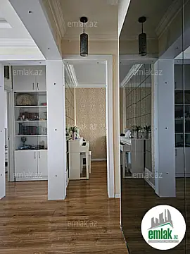 Satılır 4 otaqlı köhnə tikili 110 m²
