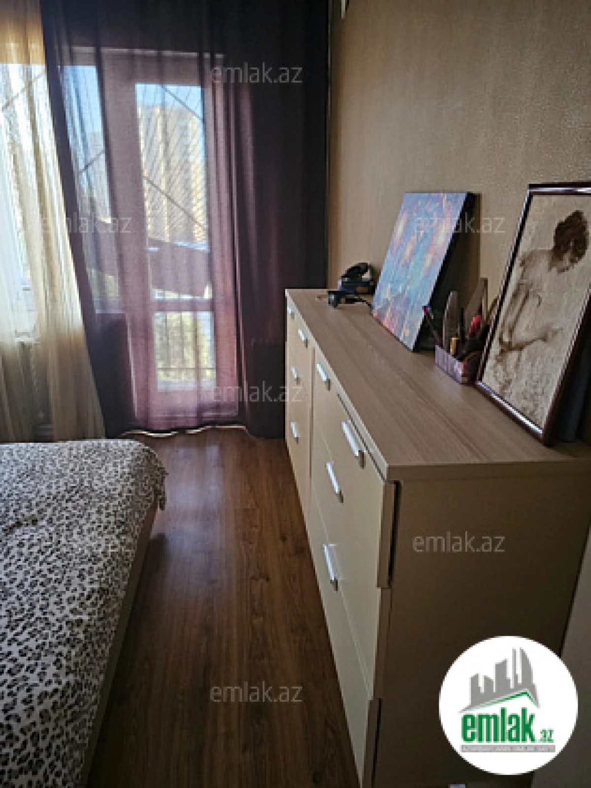 Satılır 4 otaqlı köhnə tikili 110 m²