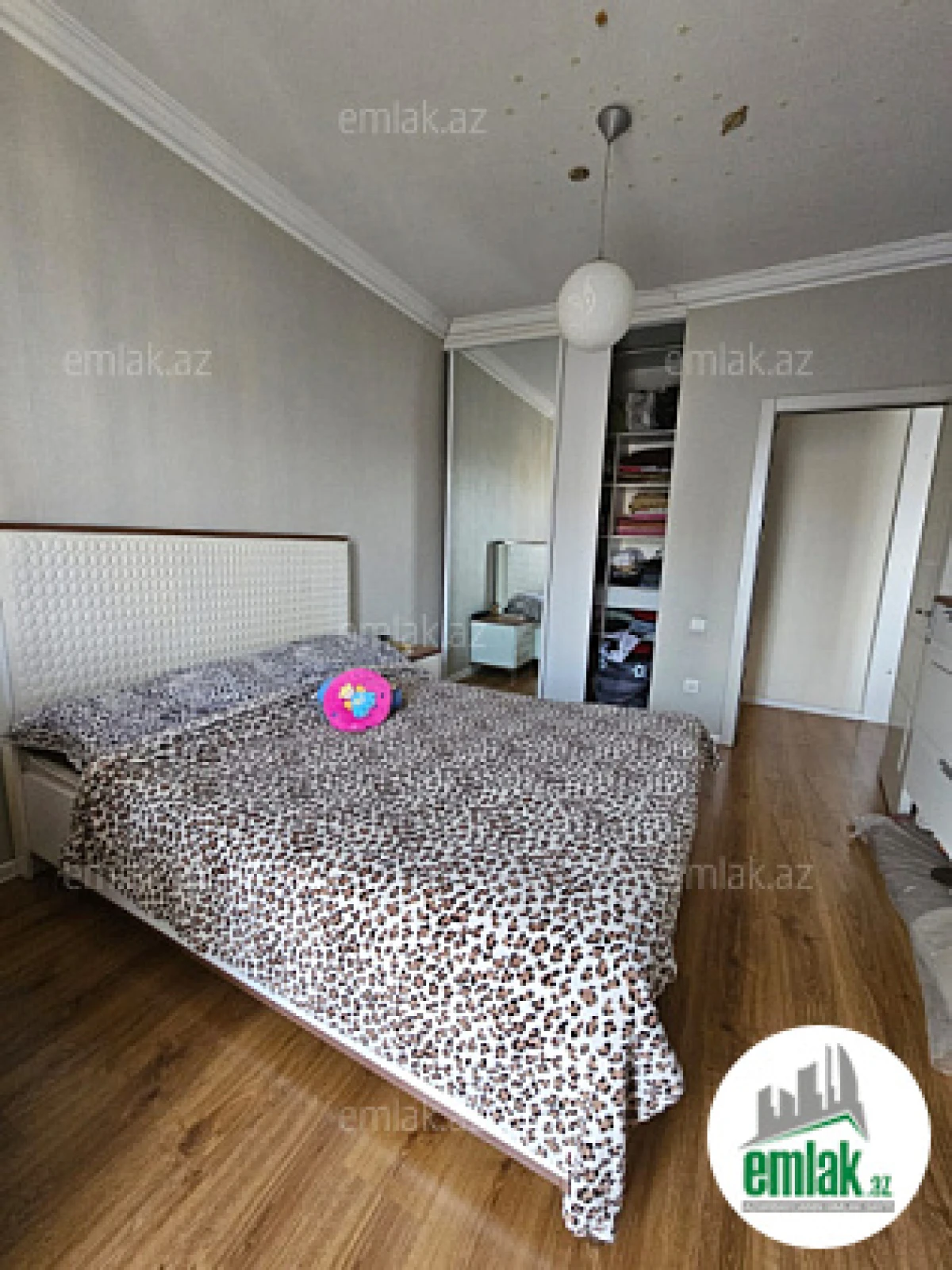 Satılır 4 otaqlı köhnə tikili 110 m²