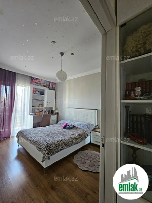 Satılır 4 otaqlı köhnə tikili 110 m²