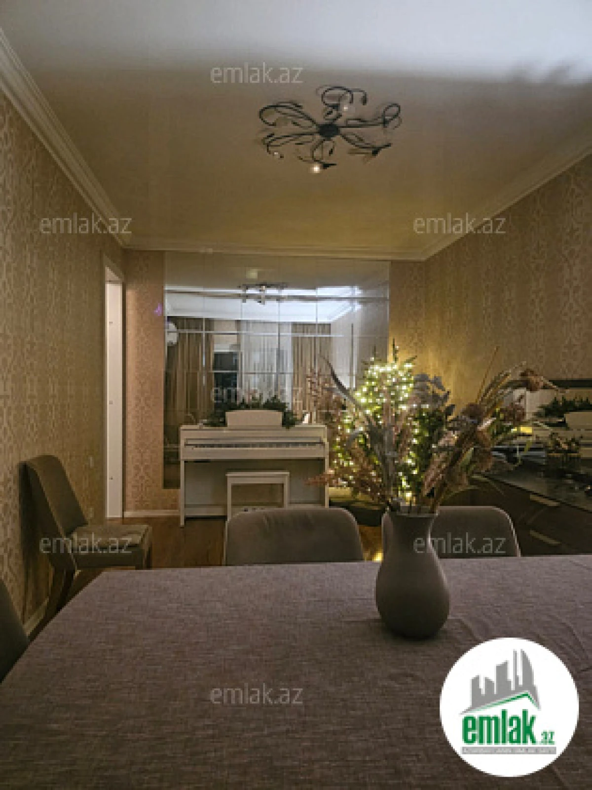 Satılır 4 otaqlı köhnə tikili 110 m²