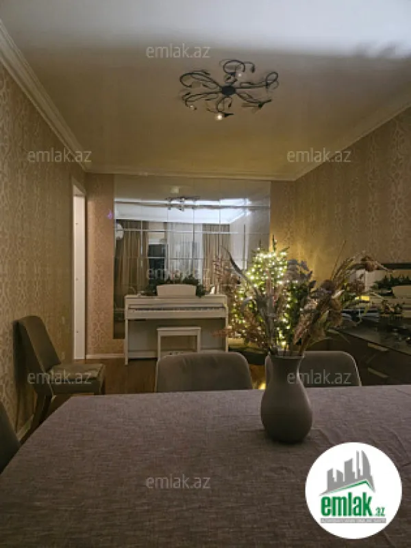 Satılır 4 otaqlı köhnə tikili 110 m²