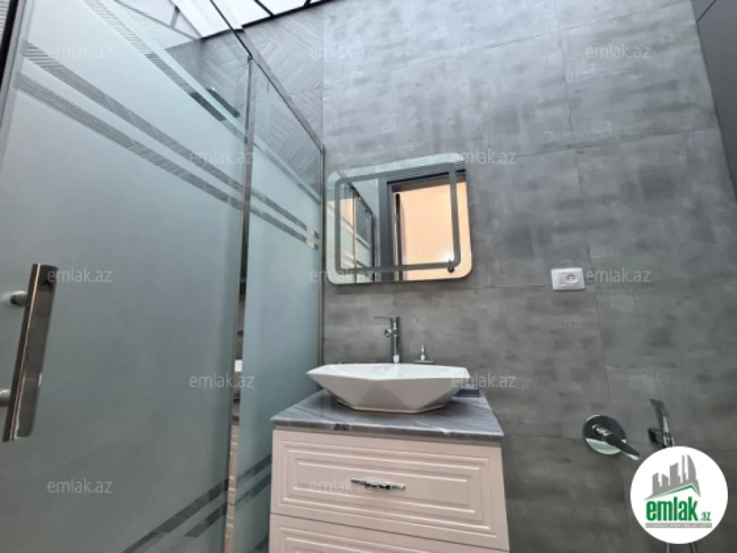 Satılır 4 otaqlı mənzil 200 m²