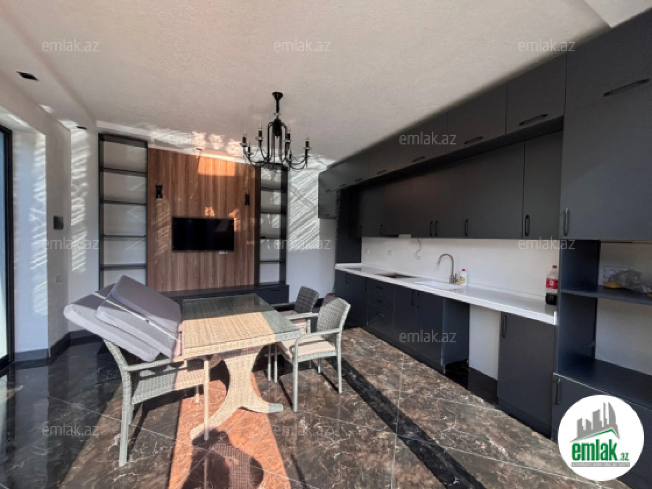 Satılır 4 otaqlı mənzil 200 m²