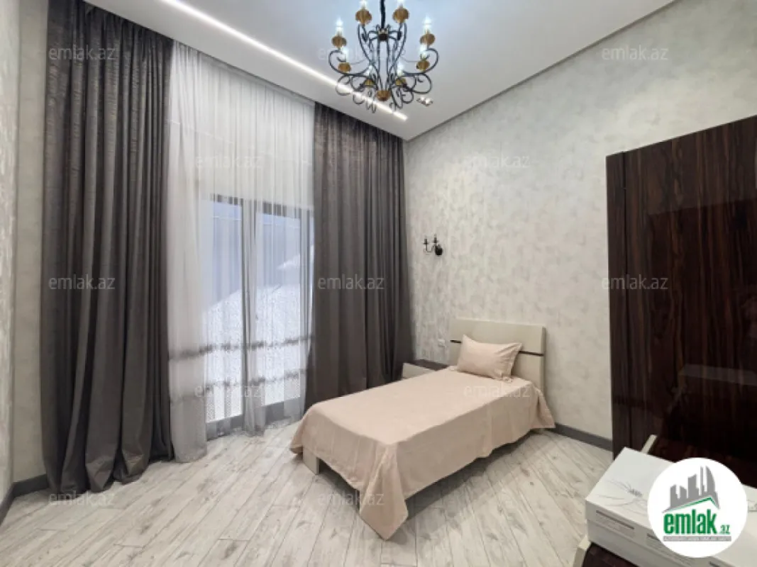 Satılır 4 otaqlı mənzil 200 m²