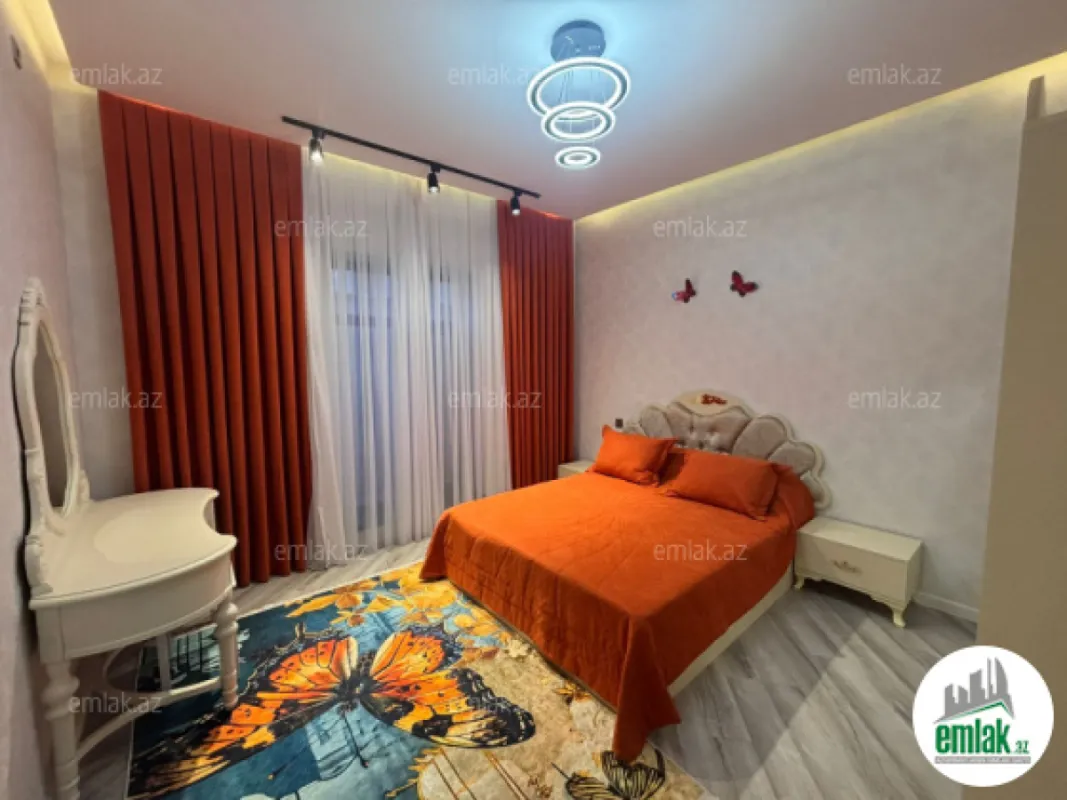Satılır 4 otaqlı mənzil 150 m²