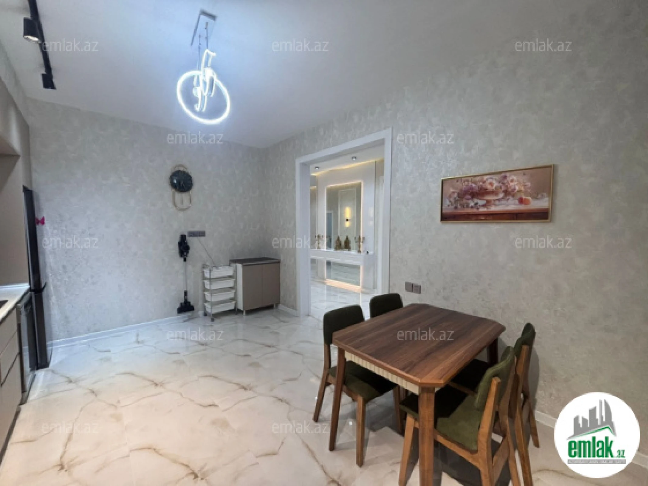 Satılır 4 otaqlı mənzil 150 m²