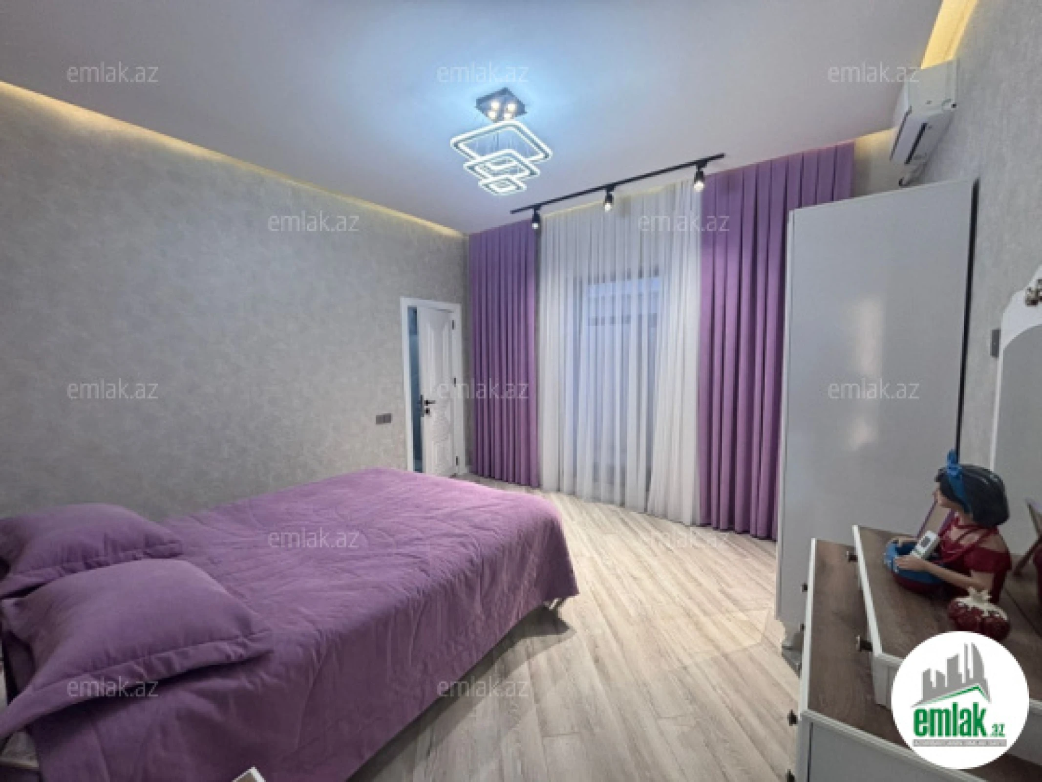 Satılır 4 otaqlı mənzil 150 m²
