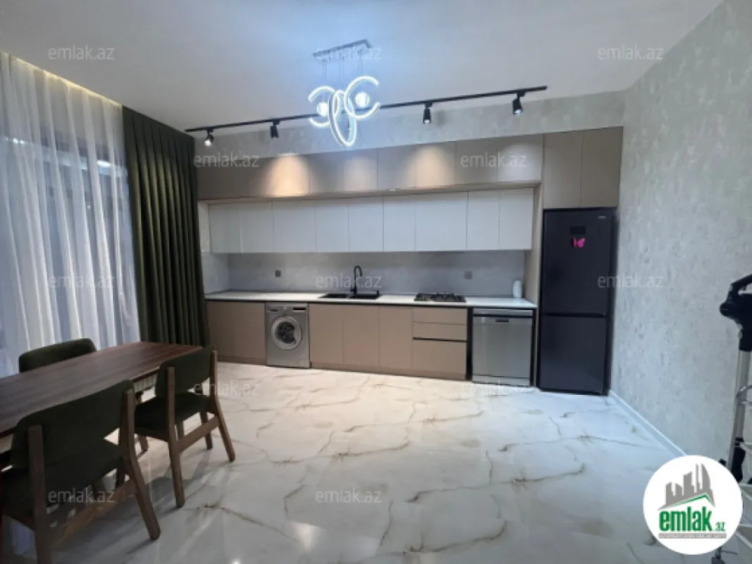 Satılır 4 otaqlı mənzil 150 m²