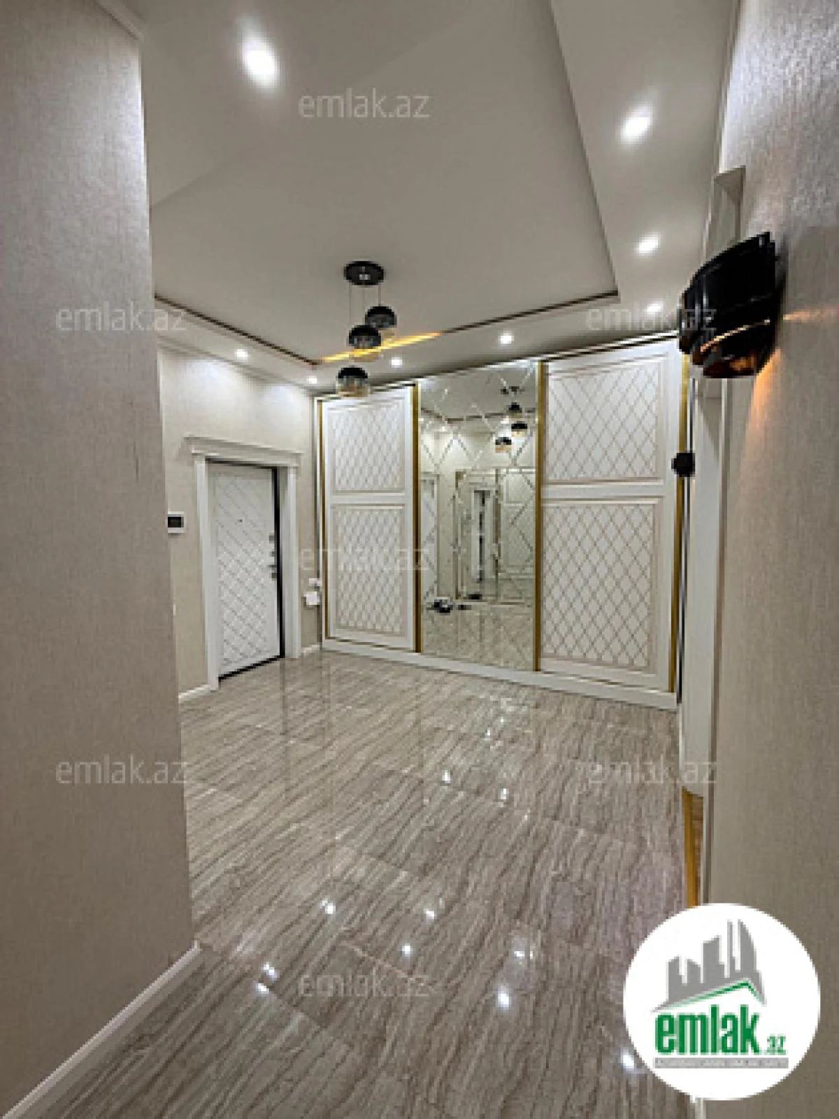 Satılır 3 otaqlı yeni tikili 140 m²
